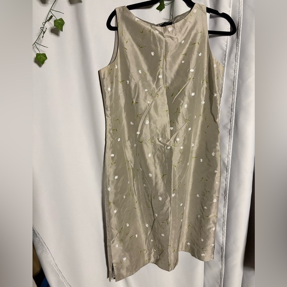 Liz Claiborne Dresses & Skirts - Liz Claiborne Cream Floral Midi Dress